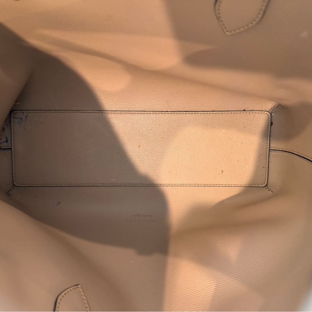 Burberry Beige Leather Interior - Picture 3 of 5